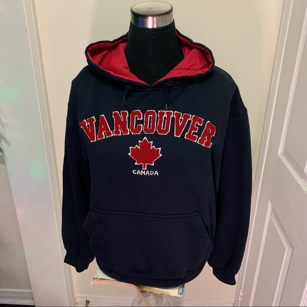 TeePee  Spell Out Vancouver Hoodie Size Medium